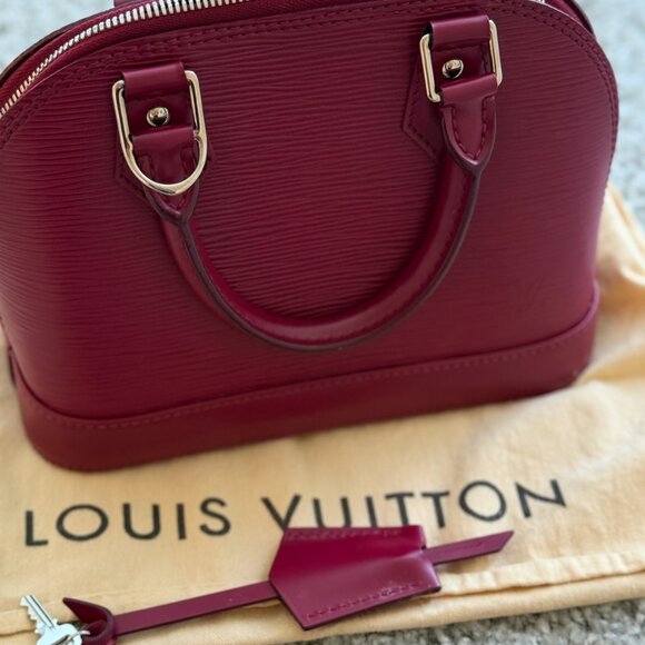 Louis Vuitton Alma BB in Fuchsia Epi Leather - Picture 3 of 14